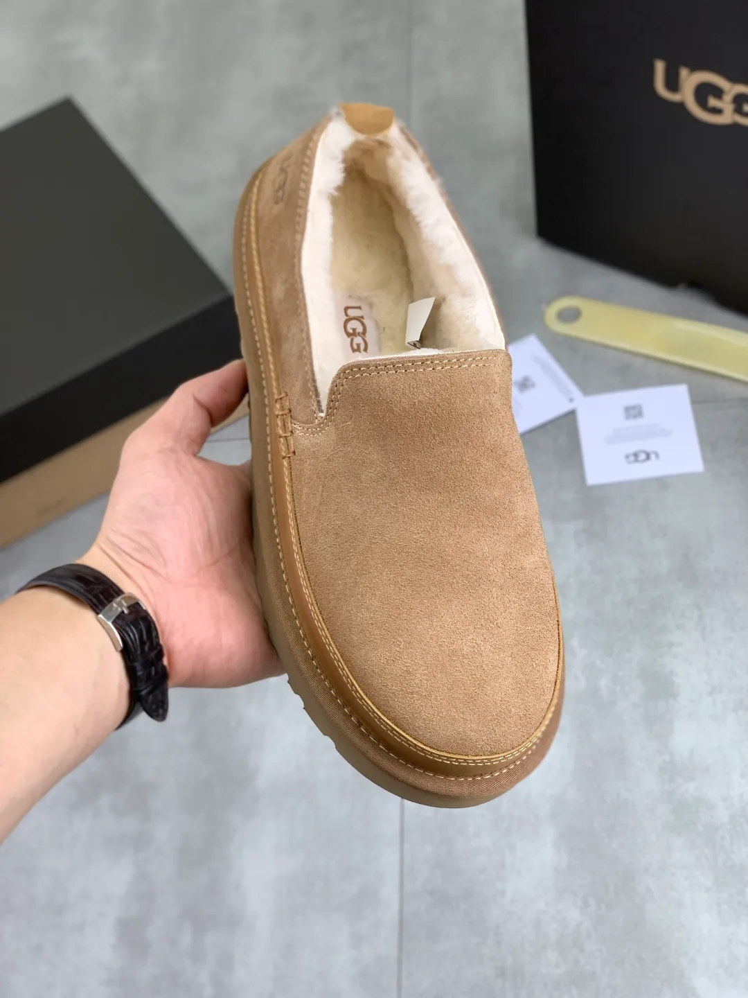Men's shoes 💰P480 [New model] low-cut popular style 💰 versatile casual wool shoes 🆘 "Real Wool" [UGG] 👉 Popular men's shoes official website synchronization 🔰Quality [proud] is not comparable to the imitations in the general market 🌀The upper is imported Italian frosted cowhide, and the lining: foot pads 🅰️grade 🐑real wool👻Only Grade A can show the effect It feels smooth and delicate 🔱The shoe shape is grand, only the factory can do it 🎄The perfect toughness of the original outsole 👻⬛️ allows customers to say goodbye to one-time consumption. It is made of real wool and is super warm. 3⃣️colors available Size male: 39-45